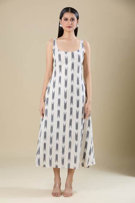 Shop Naintara Bajaj Cream Scoop , Open Ikat Handloom And Black Dress With Jacket Online at Aza Fashions Shop_Naintara Bajaj_Cream Scoop , Open Ikat Handloom And Black Dress With Jacket _Online_at_Aza_Fashions