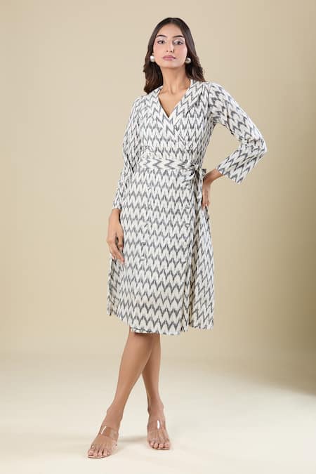 Naintara Bajaj Cream Ikat Handloom Dress With Belt 