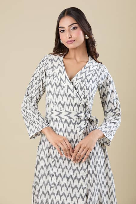 Naintara Bajaj_Cream V-neck Ikat Handloom Dress With Belt _at_Aza_Fashions