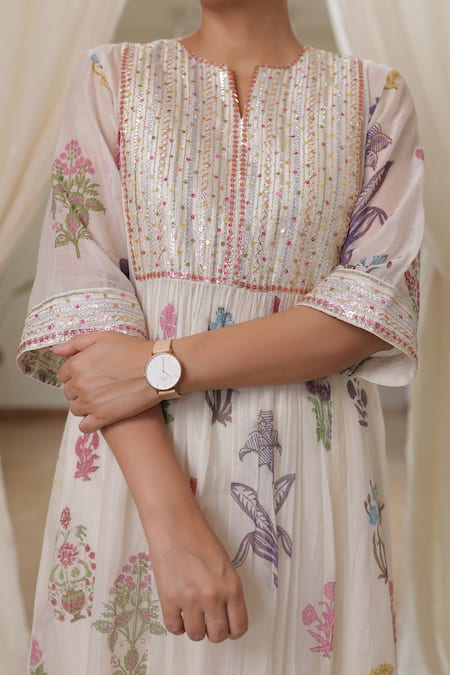 Buy_Rekha Agra_White Chanderi Silk, Cotton Embroidery Round Neck Floral Kurta Set _Online_at_Aza_Fashions