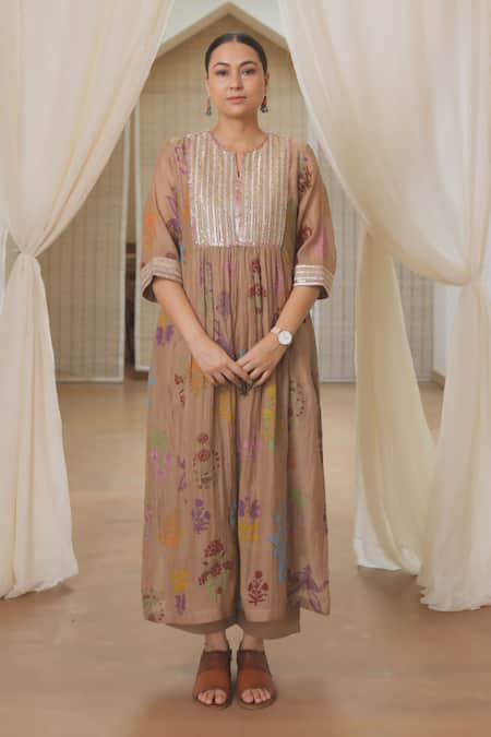 Rekha Agra Beige Silk Chanderi Kurta Set 