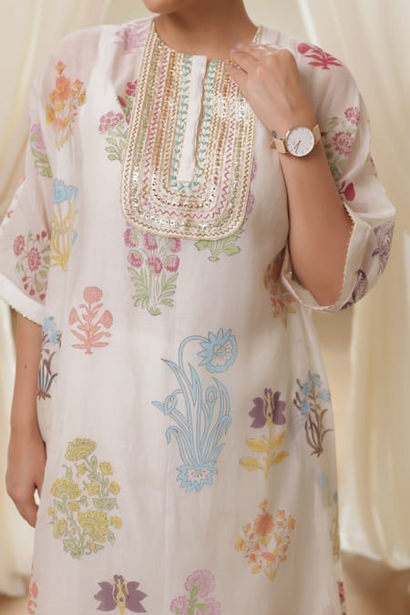 Buy_Rekha Agra_White Chanderi Silk, Cotton Embroidery Round Neck Floral Kurta Set _Online_at_Aza_Fashions