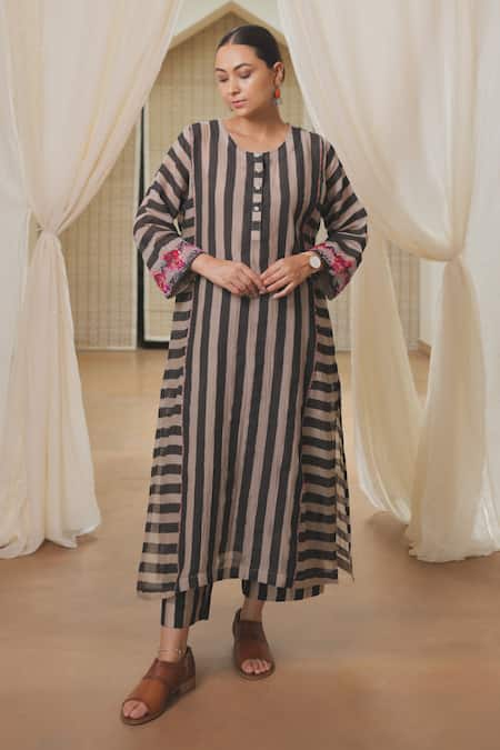 Rekha Agra Black Striped Kurta Set 