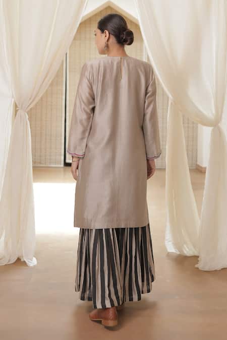 Rekha Agra Embroidered Chanderi Kurta Set 