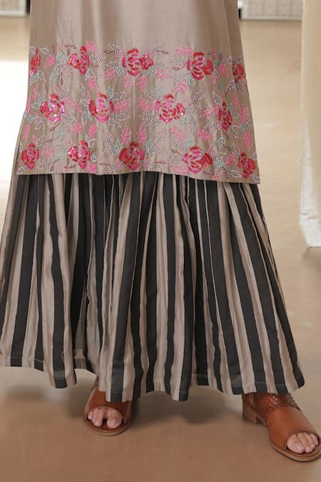 Rekha Agra_Cream Silk, Chanderi Embroidery Round Neck Kurta Set _Online_at_Aza_Fashions