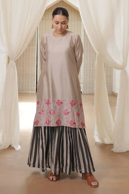 Buy_Rekha Agra_Cream Silk, Chanderi Embroidery Round Neck Kurta Set _Online_at_Aza_Fashions