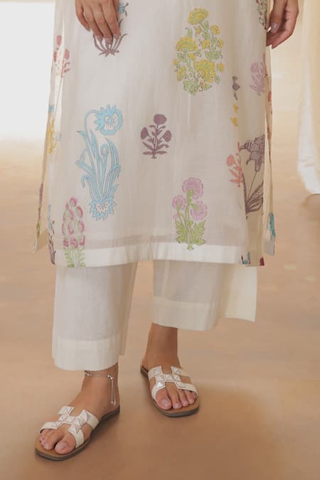 Rekha Agra White Chanderi Silk, Cotton Embroidery Collared Floral Kurta Set Online at Aza Fashions Rekha Agra_White Chanderi Silk, Cotton Embroidery Collared Floral Kurta Set _Online_at_Aza_Fashions