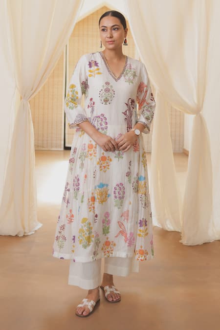 Buy_Rekha Agra_White Mukaish, Chanderi, Cotton Embroidery, Gota Patti Floral A-line Kurta Set _Online_at_Aza_Fashions
