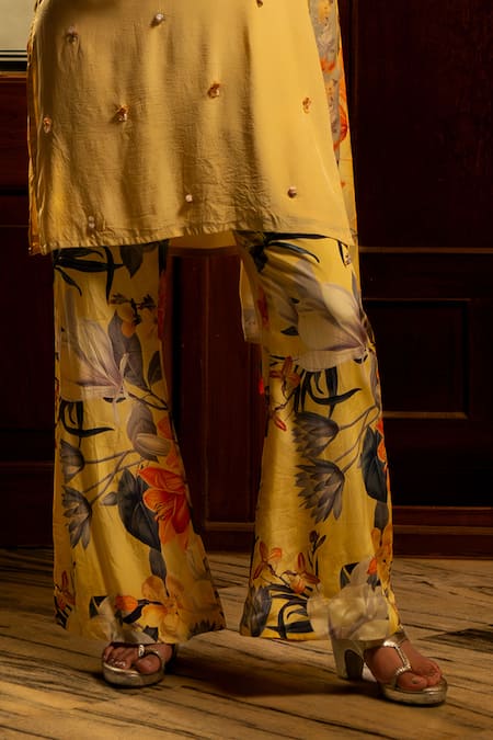 Affroz Yellow Viscose, Crepe, Organza Beads V-neck Hand Embroidered Kurta Set Online at Aza Fashions Affroz_Yellow Viscose, Crepe, Organza Beads V-neck Hand Embroidered Kurta Set _Online_at_Aza_Fashions