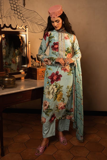 Affroz Floral Hand Embroidered Kurta Set 