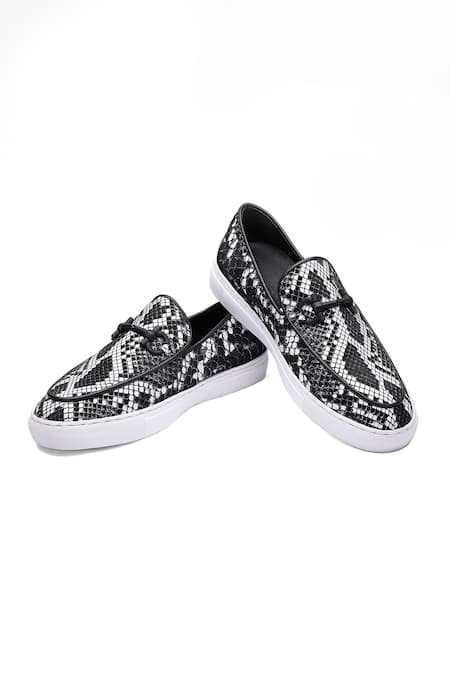 Shutiq Black Zellona Leather Textured Sneakers 