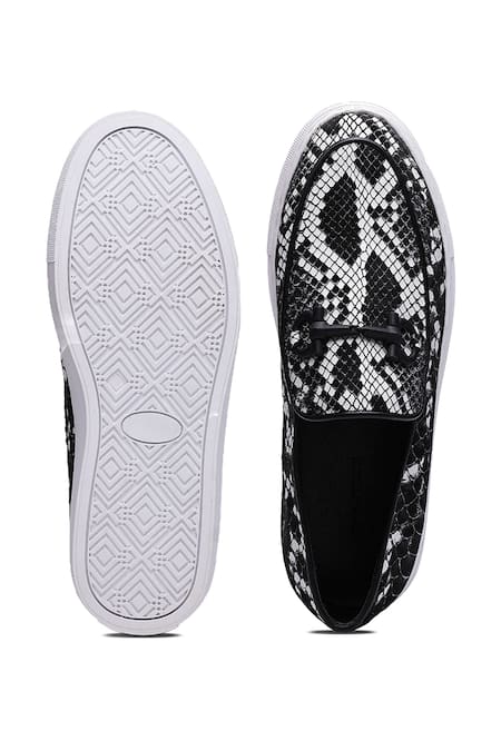 Shutiq Zellona Leather Textured Sneakers 