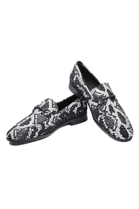 Shutiq Black Baoli Zellona Leather Loafers 