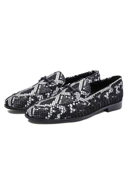 Buy_Shutiq_Black Baoli Zellona Leather Loafers _Online_at_Aza_Fashions