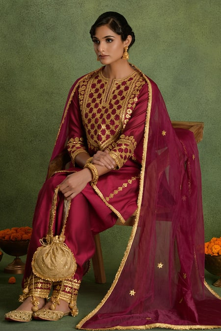 saina kapoor Magenta Chanderi Embroidery Round Neck Kurta Set Online at Aza Fashions saina kapoor_Magenta Chanderi Embroidery Round Neck Kurta Set _Online_at_Aza_Fashions