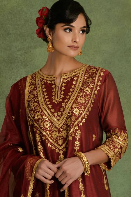 Buy saina kapoor Maroon Chanderi Embroidery Split V-neck Kurta Set Online at Aza Fashions Buy_saina kapoor_Maroon Chanderi Embroidery Split V-neck Kurta Set _Online_at_Aza_Fashions