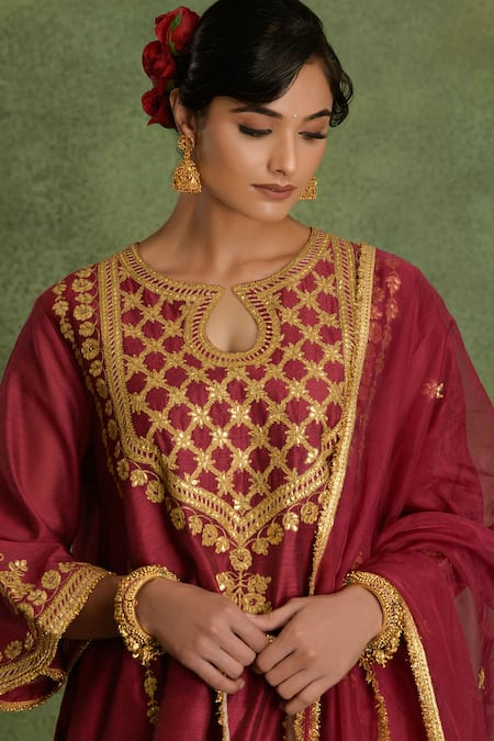 Shop saina kapoor Purple Chanderi Embroidery Keyhole Neck Choga Kurta Set Online at Aza Fashions Shop_saina kapoor_Purple Chanderi Embroidery Keyhole Neck Choga Kurta Set _Online_at_Aza_Fashions