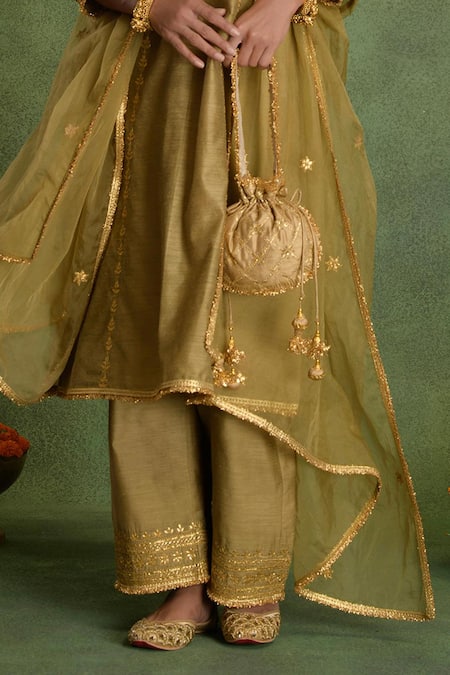 saina kapoor Green Chanderi Embroidery Round Neck Beige Kurta Set Online at Aza Fashions saina kapoor_Green Chanderi Embroidery Round Neck Beige Kurta Set _Online_at_Aza_Fashions