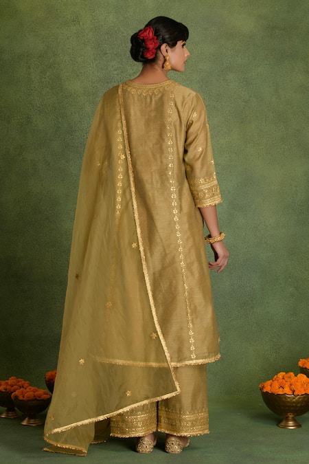 Shop saina kapoor Green Chanderi Embroidery Round Neck Beige Kurta Set at Aza Fashions Shop_saina kapoor_Green Chanderi Embroidery Round Neck Beige Kurta Set _at_Aza_Fashions