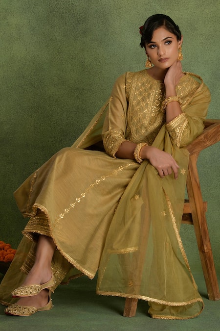 Shop saina kapoor Green Chanderi Embroidery Round Neck Beige Kurta Set Online at Aza Fashions Shop_saina kapoor_Green Chanderi Embroidery Round Neck Beige Kurta Set _Online_at_Aza_Fashions