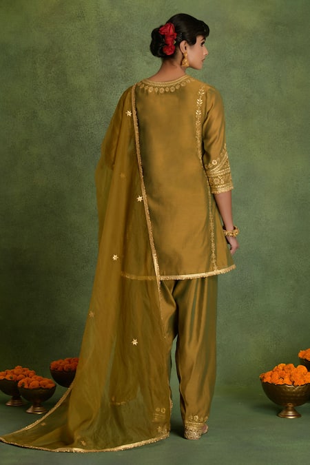 saina kapoor Embroidered Green Chanderi Kurta Set 