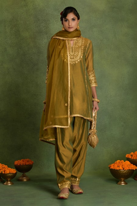 Saina Kapoor Green Chanderi Embroidery Split V-neck Kurta Set
