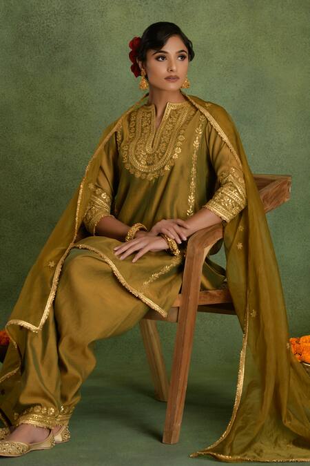 Shop_saina kapoor_Green Chanderi Embroidery Split V-neck Kurta Set _Online_at_Aza_Fashions