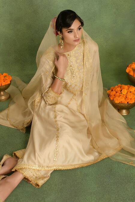 saina kapoor Beige Chanderi Embroidery Round Neck Choga Kurta Set at Aza Fashions saina kapoor_Beige Chanderi Embroidery Round Neck Choga Kurta Set _at_Aza_Fashions