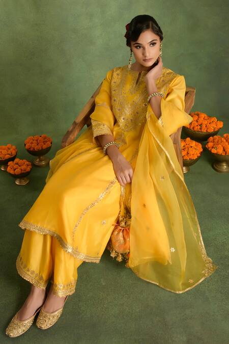 Shop_saina kapoor_Yellow Chanderi Embroidery Split V-neck Kurta Set _Online_at_Aza_Fashions