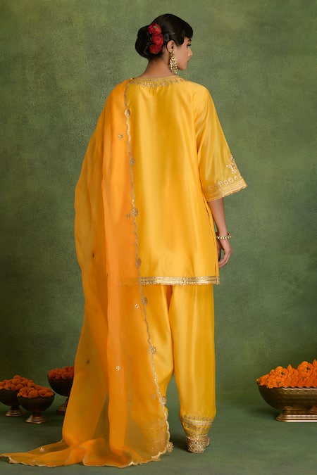 saina kapoor Yellow Chanderi Choga Kurta Set 