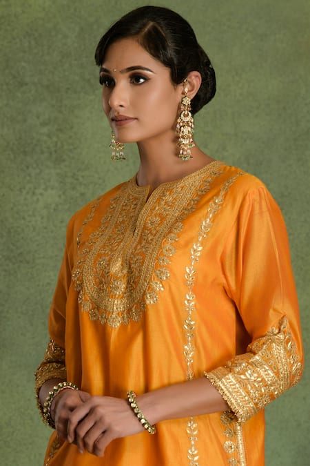 saina kapoor_Orange Chanderi Embroidery Round Neck Kurta Set _Online_at_Aza_Fashions