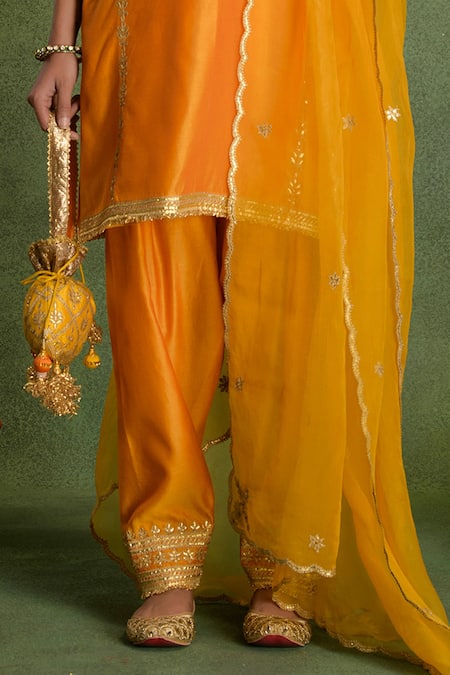 Buy_saina kapoor_Orange Chanderi Embroidery Round Neck Kurta Set _Online_at_Aza_Fashions