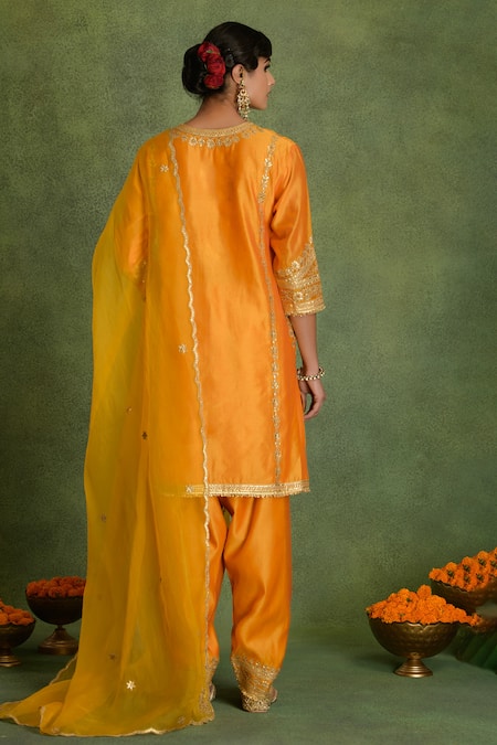 saina kapoor Embroidered Chanderi Kurta Set 