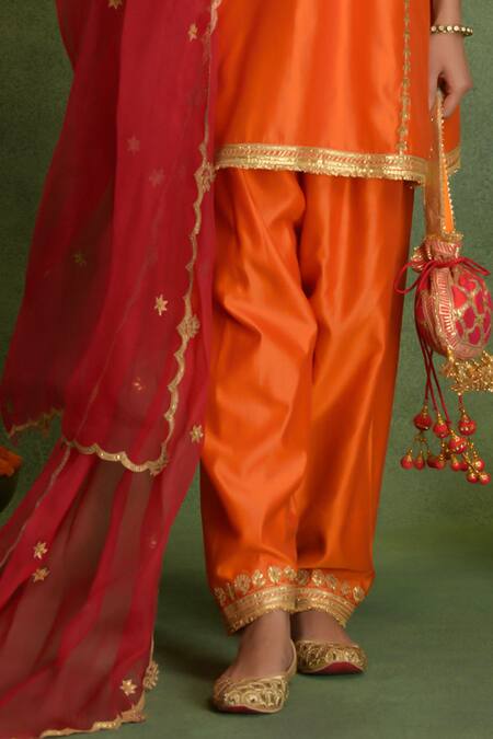 saina kapoor Orange Chanderi Embroidery Round , Keyhole Choga Kurta Set Online at Aza Fashions saina kapoor_Orange Chanderi Embroidery Round , Keyhole Choga Kurta Set _Online_at_Aza_Fashions