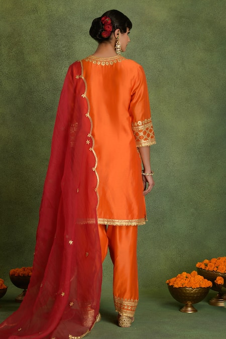 saina kapoor Orange Chanderi Embroidered Kurta Set 