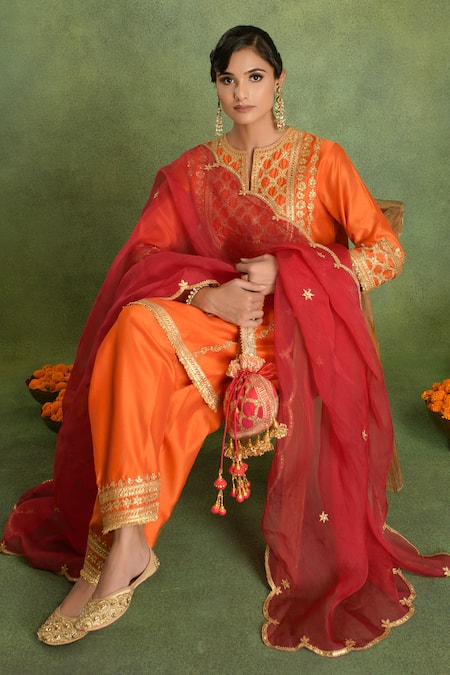 saina kapoor_Orange Chanderi Embroidery, Tassels Split V-neck Kurta Set _at_Aza_Fashions