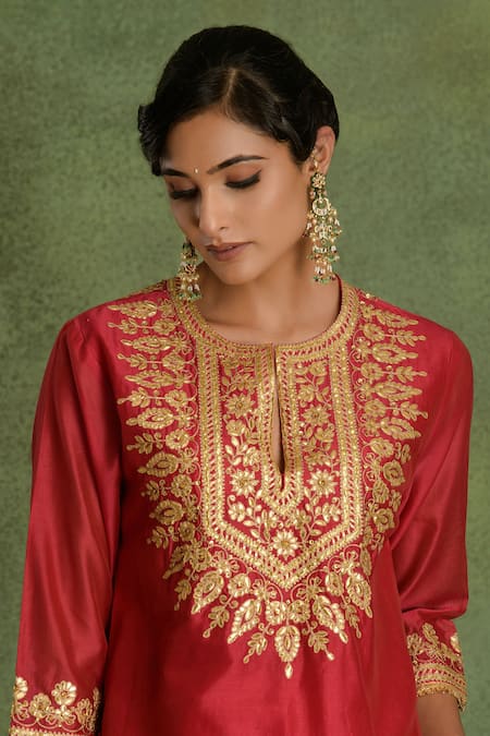 saina kapoor_Red Chanderi Embroidery Round , Keyhole Kurta Set _Online_at_Aza_Fashions