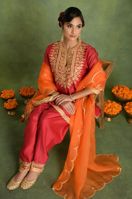 Buy_saina kapoor_Red Chanderi Embroidery Round , Keyhole Kurta Set _Online_at_Aza_Fashions