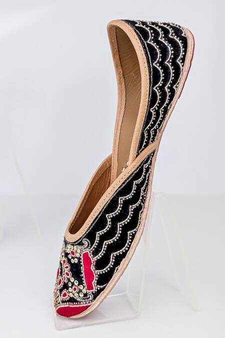 Azora_Black Ruhaniyat Embroidered Raw Silk Juttis _Online_at_Aza_Fashions