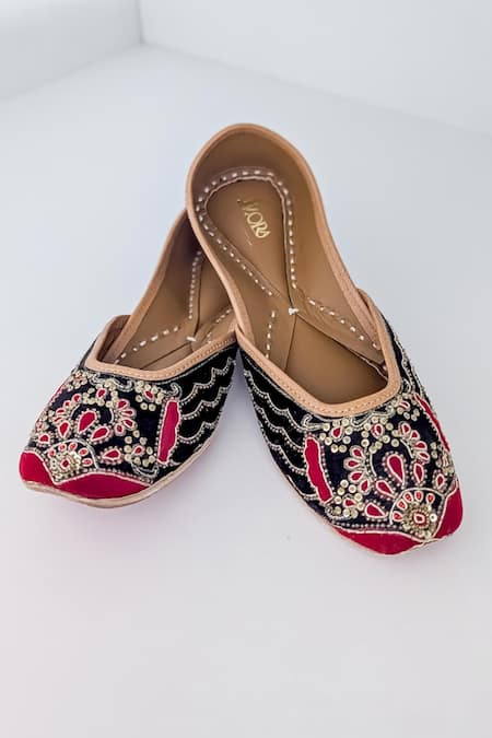 Shop_Azora_Black Ruhaniyat Embroidered Raw Silk Juttis _Online_at_Aza_Fashions