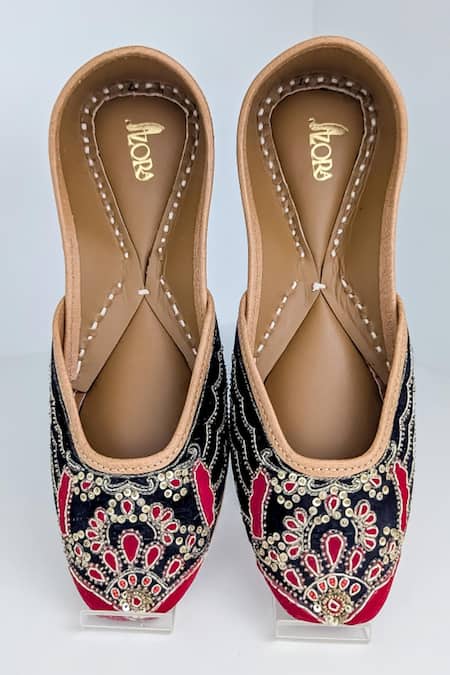 Azora Ruhaniyat Black Embroidered Raw Silk Juttis 