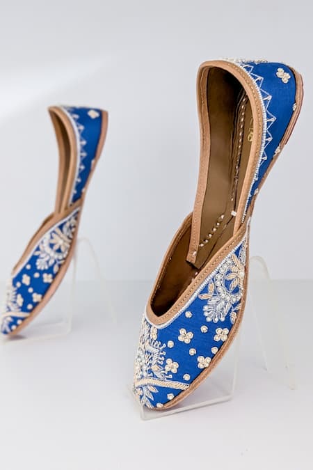 Azora_Blue Naayab Embroidered Raw Silk Juttis _at_Aza_Fashions