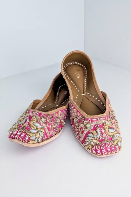 Buy_Azora_Pink Shiddat Embroidered Raw Silk Juttis _Online_at_Aza_Fashions