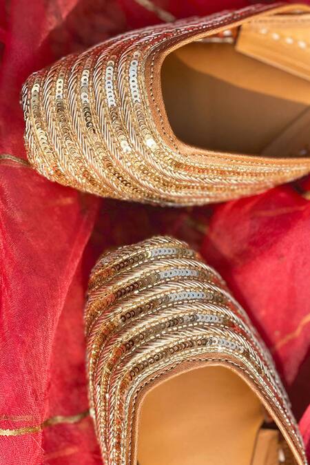 Kurrbat_Gold Chandelier Embroidered Juttis _Online_at_Aza_Fashions