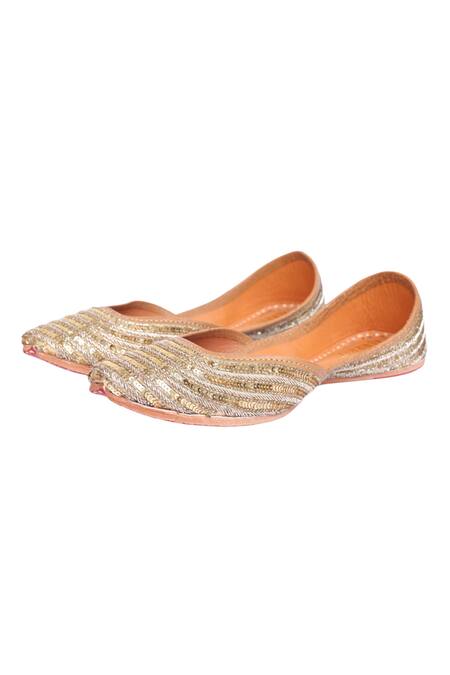 Buy_Kurrbat_Gold Chandelier Embroidered Juttis _Online_at_Aza_Fashions