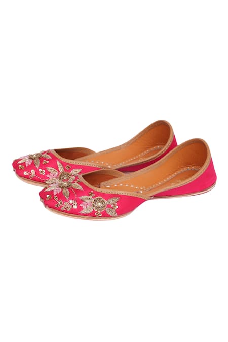 Buy Kurrbat Pink Outbloom Zardozi Embroidered Juttis Online at Aza Fashions Buy_Kurrbat_Pink Outbloom Zardozi Embroidered Juttis _Online_at_Aza_Fashions