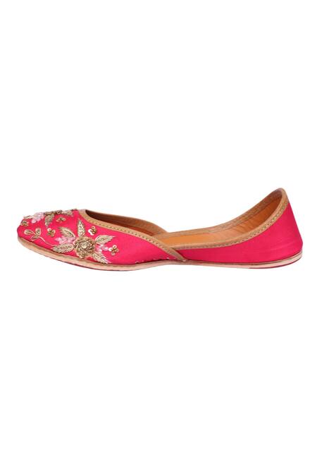 Shop Kurrbat Pink Outbloom Zardozi Embroidered Juttis Online at Aza Fashions Shop_Kurrbat_Pink Outbloom Zardozi Embroidered Juttis _Online_at_Aza_Fashions