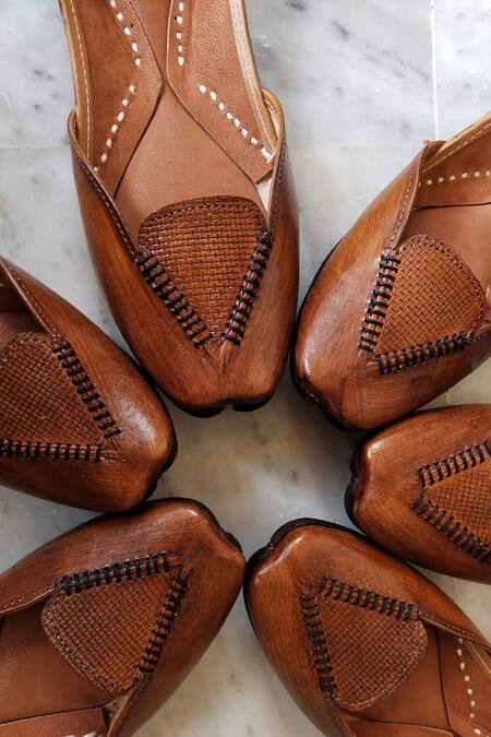 Kurrbat_Tan Designer Brown Juttis _Online_at_Aza_Fashions