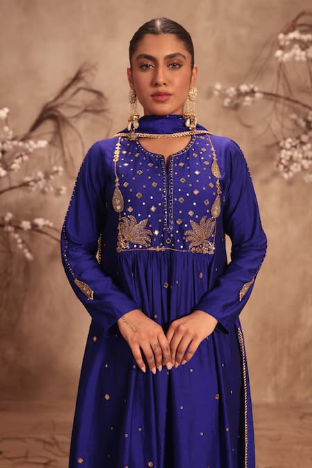 Buy_Label Niti Bothra_Blue Silk Embroidery, Sequins Round Neck Kurta With Pant 