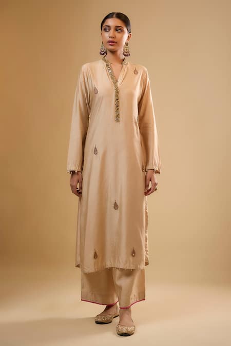 Label Niti Bothra Ivory Silk Mandarin Collar Embroidered Kurta With Pant Online at Aza Fashions Label Niti Bothra_Ivory Silk Mandarin Collar Embroidered Kurta With Pant _Online_at_Aza_Fashions